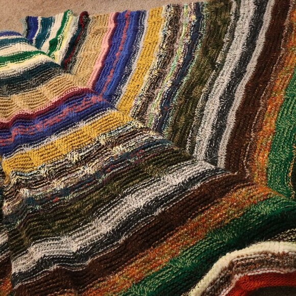 Extra large unique handmade large knitted soft cozy blanket - perfect for family - Picture 6 of 9